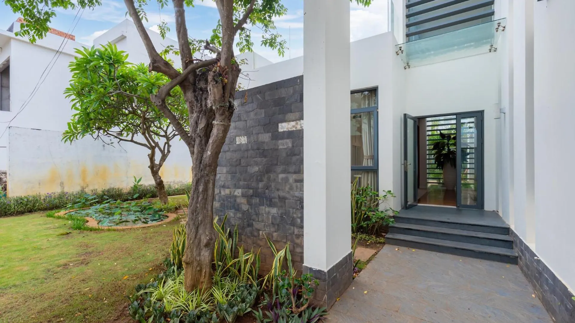 Villa Aria Resort, The Sea By 10-50M,Bien Va Ho Boi Rieng Vung Tau 0*,  Vietnam