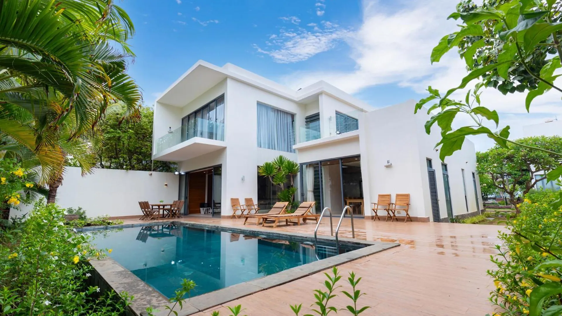 Villa Aria Resort, The Sea By 10-50M,Bien Va Ho Boi Rieng Vung Tau Apartment